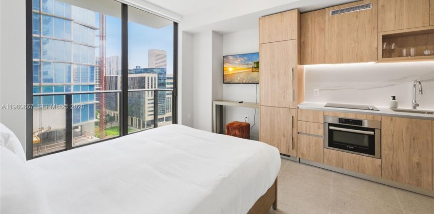 Estudio en el Condominio en Miami, Florida  № 2090783