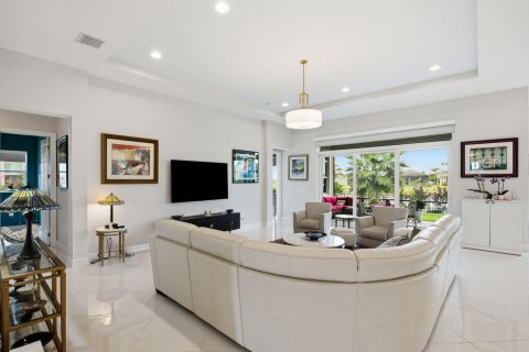 House in Port St. Lucie, Florida 4 bedrooms, 328.04 sq.m. № 2387903 - photo 16