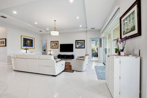 House in Port St. Lucie, Florida 4 bedrooms, 328.04 sq.m. № 2387903 - photo 15