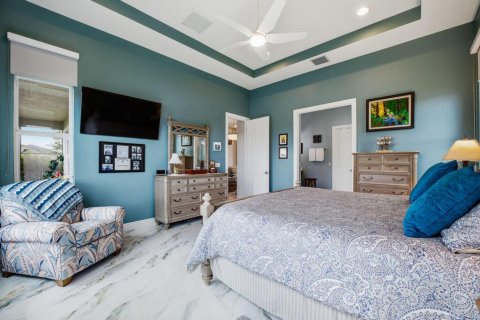 House in Port St. Lucie, Florida 4 bedrooms, 328.04 sq.m. № 2387903 - photo 21