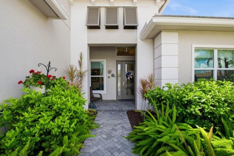 House in Port St. Lucie, Florida 4 bedrooms, 328.04 sq.m. № 2387903 - photo 2