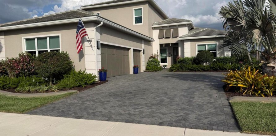 House in Port St. Lucie, Florida 4 bedrooms, 328.04 sq.m. № 2387903