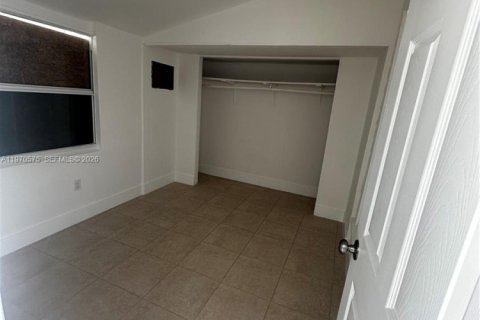 Villa ou maison à louer à Miami, Floride: 2 chambres, 235.04 m2 № 2031309 - photo 11