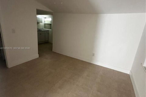 Villa ou maison à louer à Miami, Floride: 2 chambres, 235.04 m2 № 2031309 - photo 15
