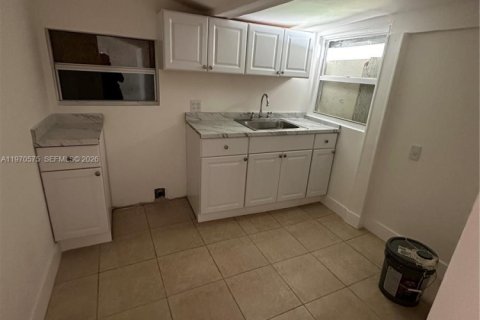 Villa ou maison à louer à Miami, Floride: 2 chambres, 235.04 m2 № 2031309 - photo 8