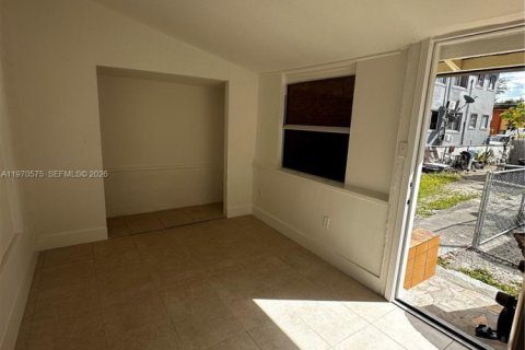 Villa ou maison à louer à Miami, Floride: 2 chambres, 235.04 m2 № 2031309 - photo 4