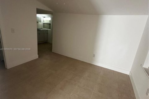 Villa ou maison à louer à Miami, Floride: 2 chambres, 235.04 m2 № 2031309 - photo 10