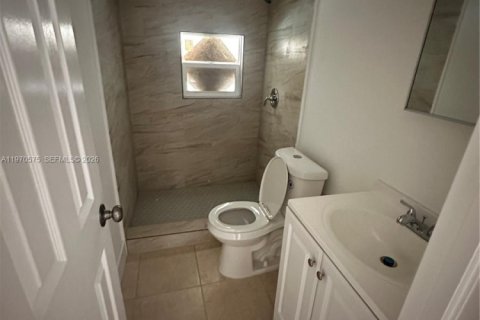 Villa ou maison à louer à Miami, Floride: 2 chambres, 235.04 m2 № 2031309 - photo 9