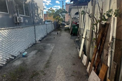 Villa ou maison à louer à Miami, Floride: 2 chambres, 235.04 m2 № 2031309 - photo 24