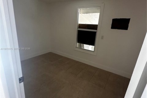 Villa ou maison à louer à Miami, Floride: 2 chambres, 235.04 m2 № 2031309 - photo 6