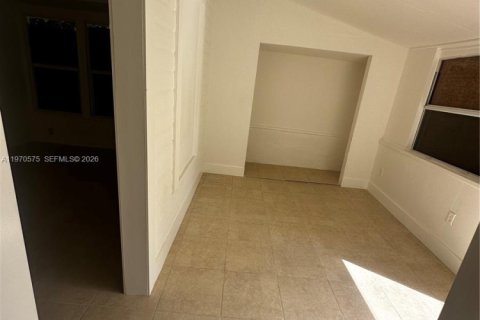 Villa ou maison à louer à Miami, Floride: 2 chambres, 235.04 m2 № 2031309 - photo 16