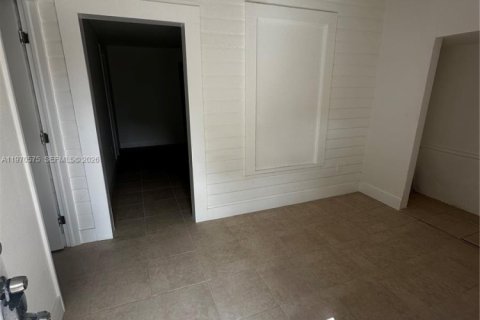 Villa ou maison à louer à Miami, Floride: 2 chambres, 235.04 m2 № 2031309 - photo 5