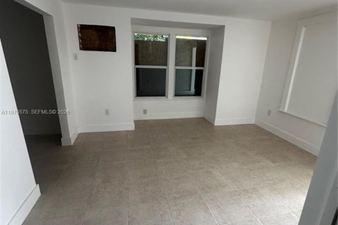 Villa ou maison à louer à Miami, Floride: 2 chambres, 235.04 m2 № 2031309 - photo 13