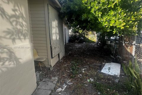 Villa ou maison à louer à Miami, Floride: 2 chambres, 235.04 m2 № 2031309 - photo 17