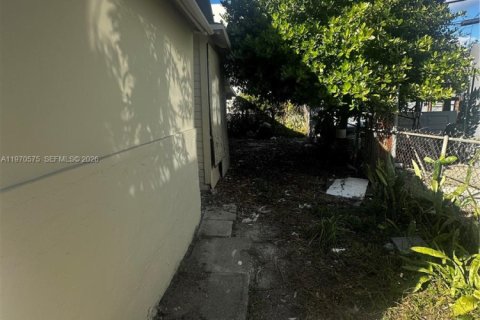 Villa ou maison à louer à Miami, Floride: 2 chambres, 235.04 m2 № 2031309 - photo 19