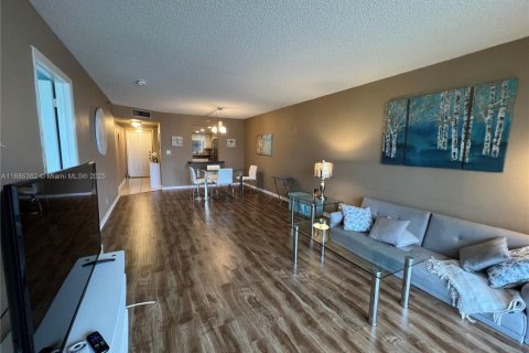 Condominio en alquiler en Davie, Florida, 2 dormitorios, 99.41 m2 № 1933275 - foto 2
