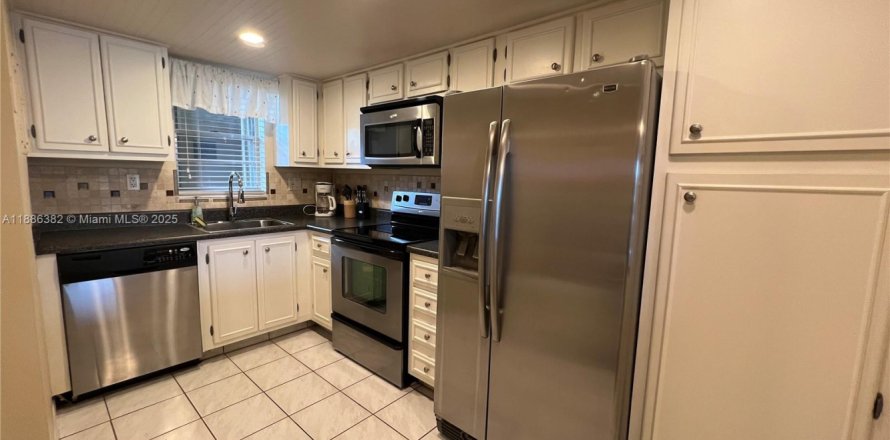 Condominio en Davie, Florida, 2 dormitorios  № 1933275