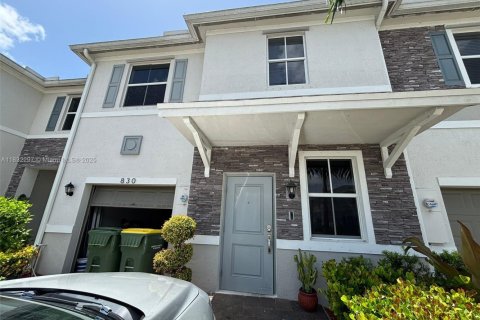 Townhouse in Homestead, Florida 4 bedrooms, 169.64 sq.m. № 1814420 - photo 1