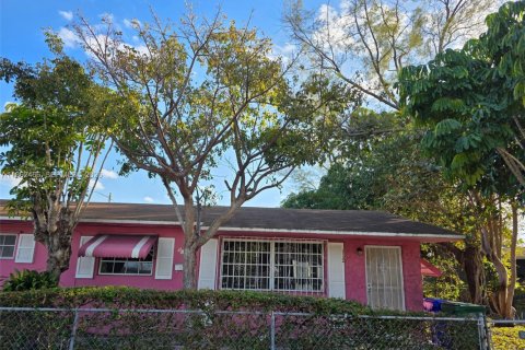 Casa en Miami, Florida 3 dormitorios, 111.11 m2 № 2080937