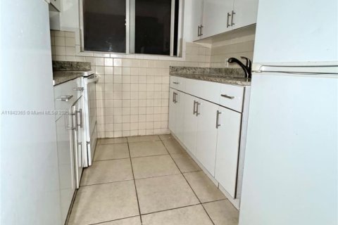 Apartamento en alquiler en Miami Beach, Florida, 1 dormitorio, 60.39 m2 № 1939963 - foto 13