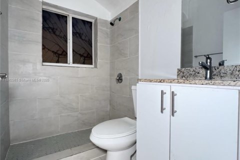 Apartamento en alquiler en Miami Beach, Florida, 1 dormitorio, 60.39 m2 № 1939963 - foto 2