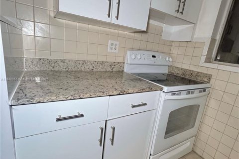 Apartamento en alquiler en Miami Beach, Florida, 1 dormitorio, 60.39 m2 № 1939963 - foto 5