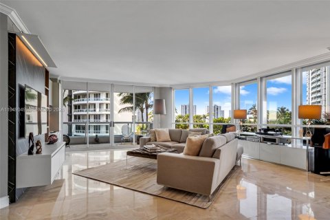 Condo in Aventura, Florida, 2 bedrooms  № 2007600 - photo 13