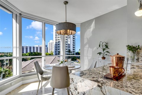 Condo in Aventura, Florida, 2 bedrooms  № 2007600 - photo 30