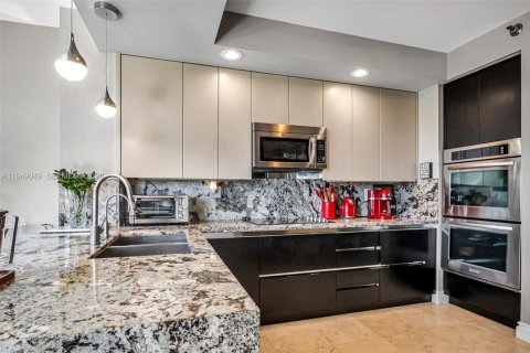 Condo in Aventura, Florida, 2 bedrooms  № 2007600 - photo 29