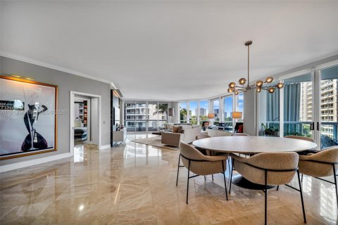 Condo in Aventura, Florida, 2 bedrooms  № 2007600 - photo 12
