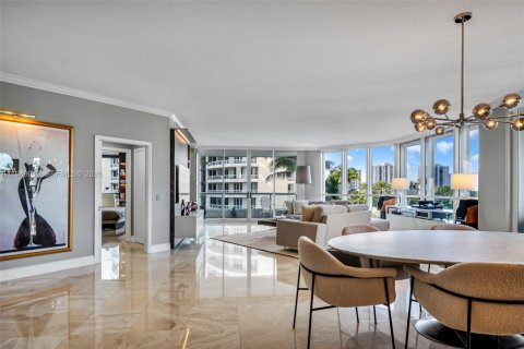 Condo in Aventura, Florida, 2 bedrooms  № 2007600 - photo 11