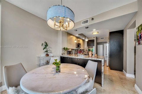 Condo in Aventura, Florida, 2 bedrooms  № 2007600 - photo 15