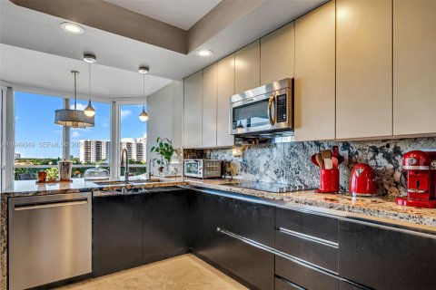 Condo in Aventura, Florida, 2 bedrooms  № 2007600 - photo 14