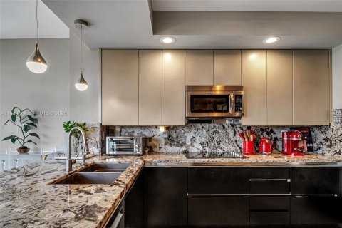 Condo in Aventura, Florida, 2 bedrooms  № 2007600 - photo 17