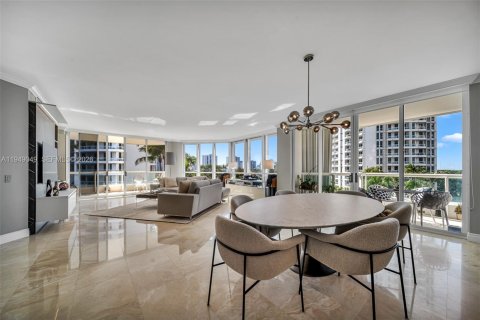 Condo in Aventura, Florida, 2 bedrooms  № 2007600 - photo 23