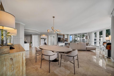 Condo in Aventura, Florida, 2 bedrooms  № 2007600 - photo 10