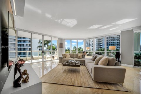 Condo in Aventura, Florida, 2 bedrooms  № 2007600 - photo 24