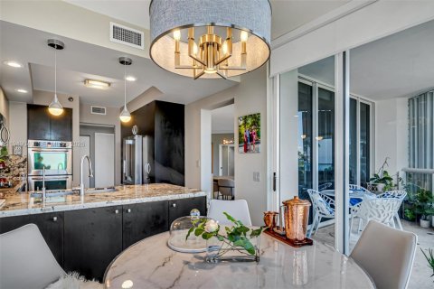 Condo in Aventura, Florida, 2 bedrooms  № 2007600 - photo 19