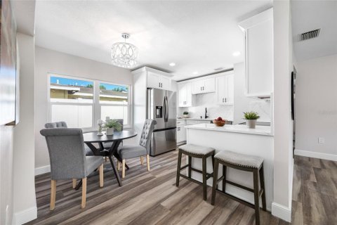 Casa en venta en Saint Petersburg, Florida, 3 dormitorios, 95.88 m2 № 1826781 - foto 7