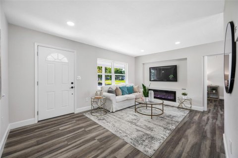 Casa en venta en Saint Petersburg, Florida, 3 dormitorios, 95.88 m2 № 1826781 - foto 3