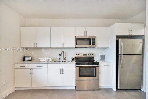 Appartement à louer à Miami, Floride: 1 chambre, 50.17 m2 № 1997780 - photo 2