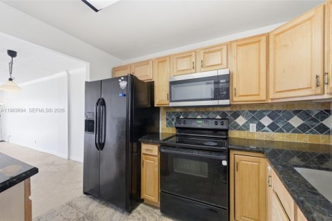 Купить кондоминиум в Холливуд, Флорида 2 спальни, 78.04м2, № 2045628 - фото 11