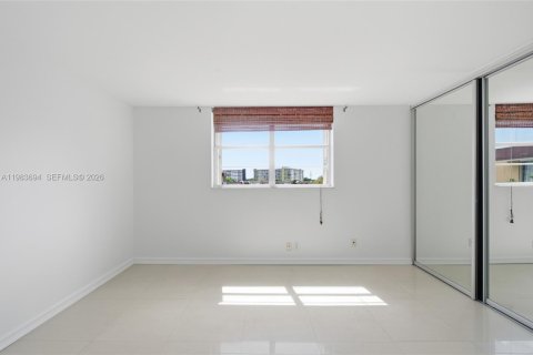 Купить кондоминиум в Холливуд, Флорида 2 спальни, 78.04м2, № 2045628 - фото 17