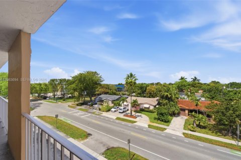 Купить кондоминиум в Холливуд, Флорида 2 спальни, 78.04м2, № 2045628 - фото 29