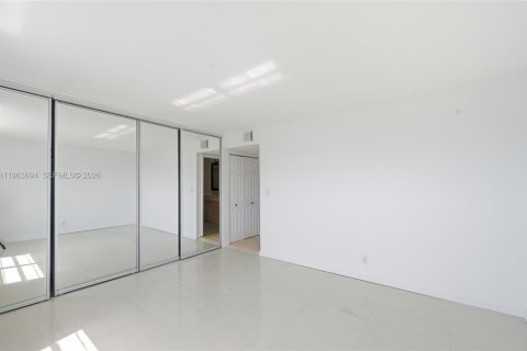 Купить кондоминиум в Холливуд, Флорида 2 спальни, 78.04м2, № 2045628 - фото 16