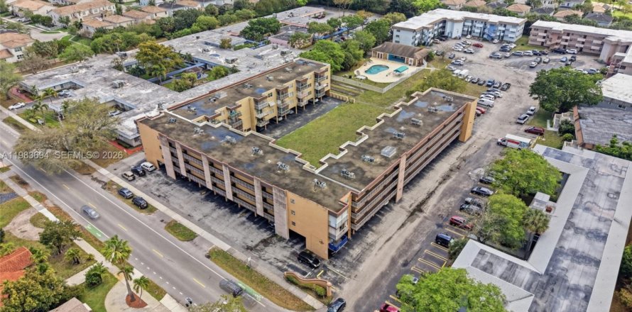 Кондоминиум с 2 спальнями в Холливуд, Флорида № 2045628