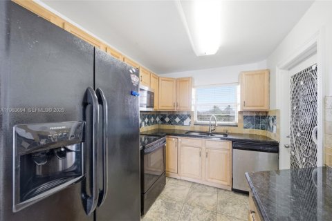 Купить кондоминиум в Холливуд, Флорида 2 спальни, 78.04м2, № 2045628 - фото 13