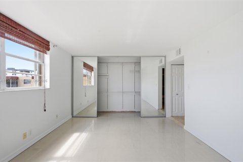 Купить кондоминиум в Холливуд, Флорида 2 спальни, 78.04м2, № 2045628 - фото 18