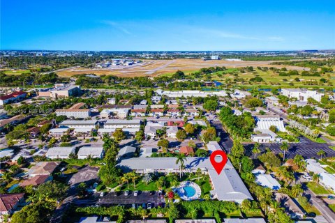 Condo in Pompano Beach, Florida, 2 bedrooms № 2054454 - photo 5