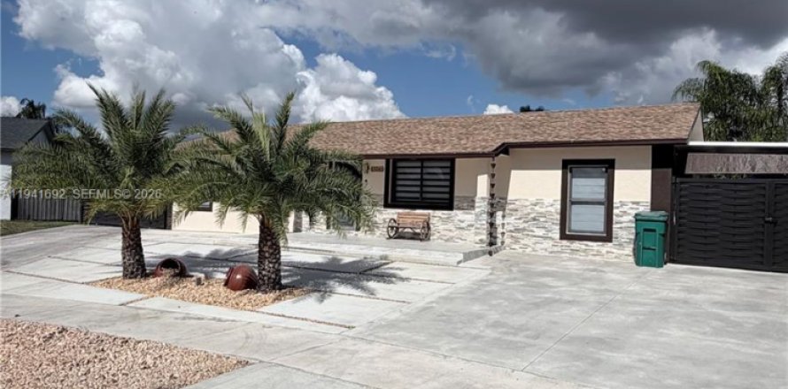 Villa ou maison à Homestead, Floride 4 chambres, 123.93 m2 № 1998931